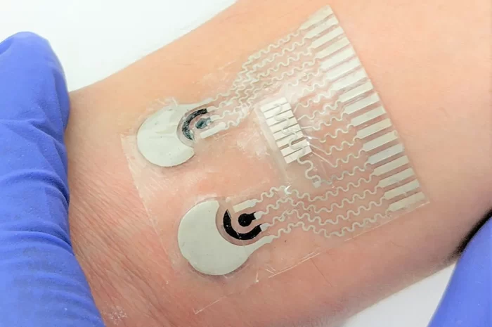 Une innovation révolutionnaire dans les soins de santéDes chercheurs de l&rsquo;UCSD développent des patchs électroniques pour la surveillance continue des signes vitaux