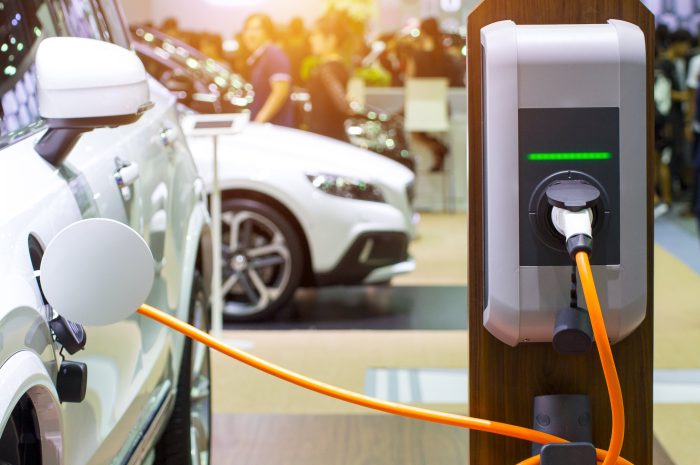 Prévisions Gartner du marché des véhicules électriques et hybrides rechargeables35% de croissance en 2023 et 19% en 2024