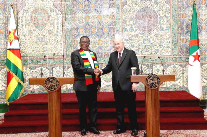 Le Président Zimbabwéen visite le Pôle Scientifique et Technologique de Sidi Abdallah