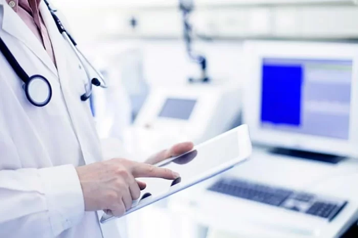 Numérisation des hôpitaux <BR> Le ministre de la Santé fixe au 15 novembre 2026 un délai «ferme et définitif»