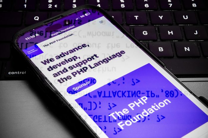 URGENCES INFORMATIQUES : 2 FAILLES CRITIQUES MENACENT DES MILLIONS DE SERVEURS WEB PHP