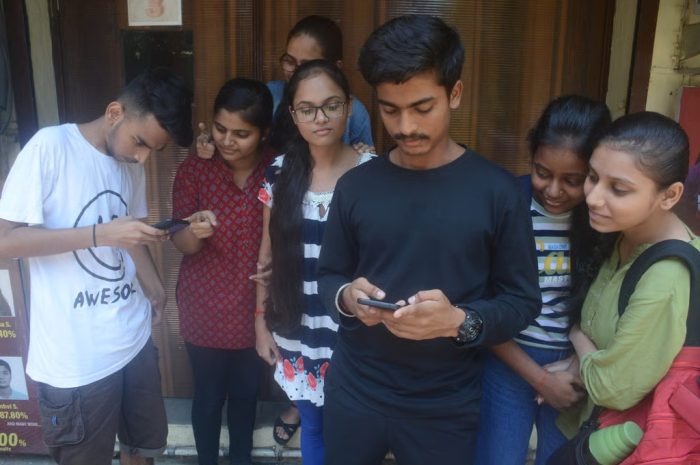 RÉGULATION DU NUMÉRIQUE ET SANTÉ MENTALE DES JEUNES : L&rsquo;INDE FACE AU DILEMME DE L&rsquo;INTERDICTION DES RÉSEAUX SOCIAUX AUX MINEURS